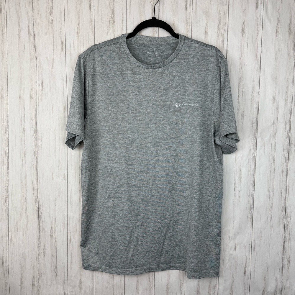 Vineyard Vines gray men’s performance tee Medium